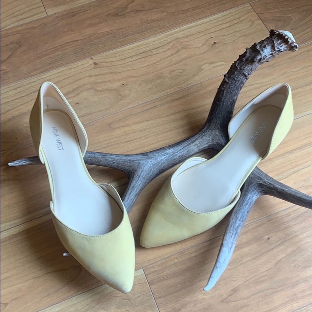 Cute Nine West Flats, Yellow Suede, Size 10